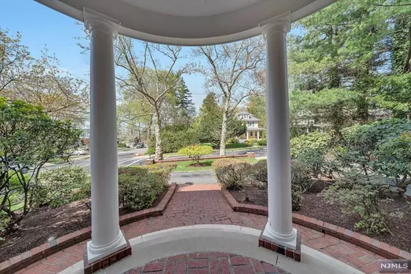 Tenafly, NJ 07670,2 Sisson Terrace