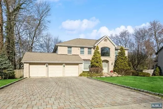 8 Jason Woods Road, Closter, NJ 07624