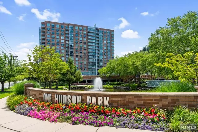 1128 Hudson Park, Edgewater, NJ 07020