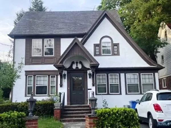 Tenafly, NJ 07670,25 Hamilton Place