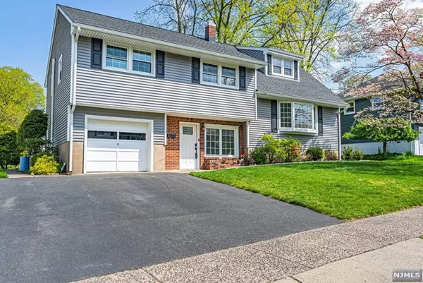 45 South Dorchester Road, Emerson, NJ 07630