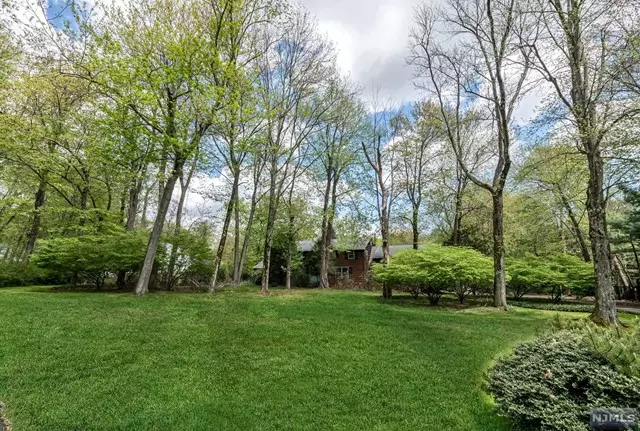 24 Old Farms Road, Saddle River, NJ 07458