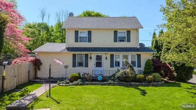 8 Bell Street, Stanhope, NJ 07874