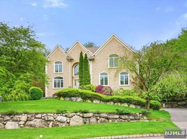 19 Manor Road, Mahwah, NJ 07430