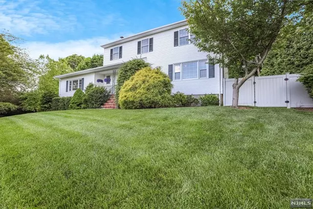 Wyckoff, NJ 07481,6 Spencer Court