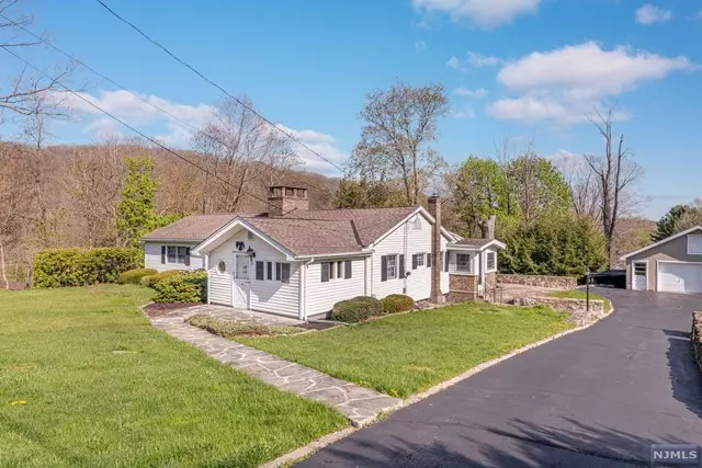 42 Mountainside Avenue, Hardyston, NJ 07460