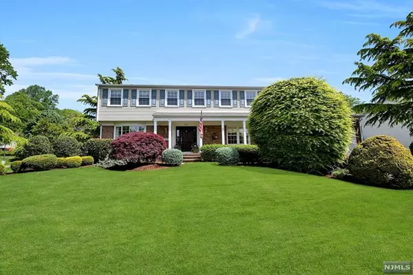 840 Hennigar Place, Oradell, NJ 07649