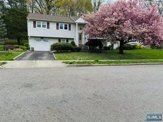 15 Rhonda Place, Wanaque, NJ 07465