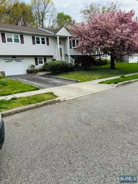 Wanaque, NJ 07465,15 Rhonda Place