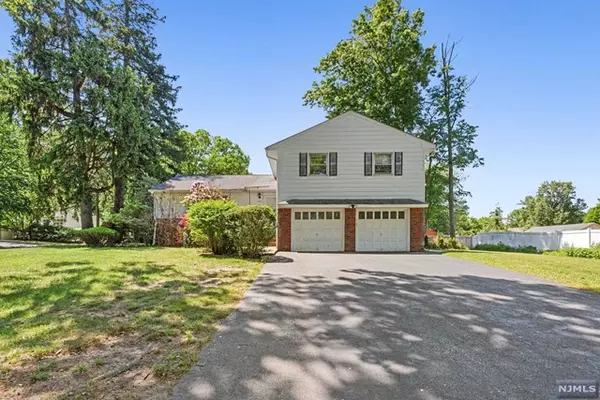 222 Carl Place, Paramus, NJ 07652