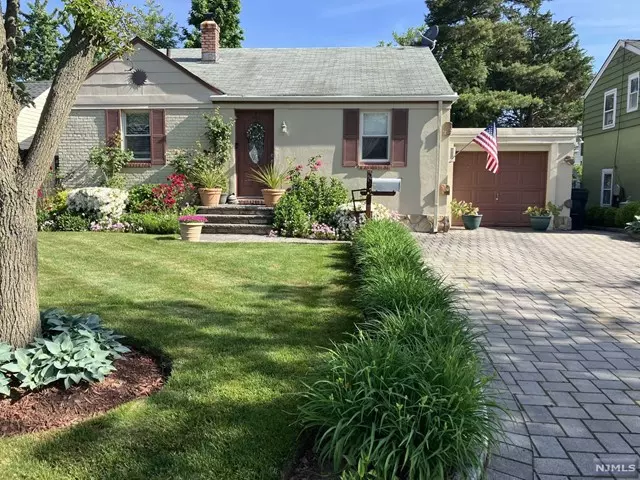 39 New Jersey Avenue, Bergenfield, NJ 07621