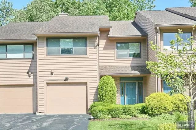 103 Windsor Circle, Twp Of Washington, NJ 07676