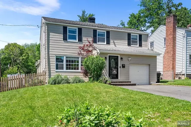 32 East Harrison Place, Livingston, NJ 07039