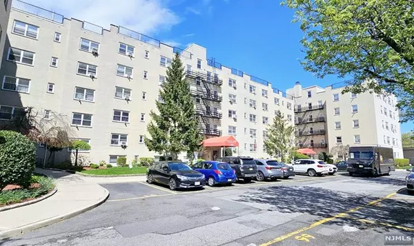 2205 North Central Road #1D, Fort Lee, NJ 07024