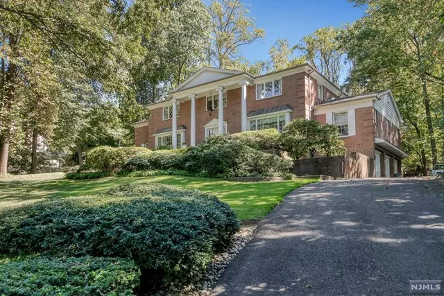 35 Farview Road, Tenafly, NJ 07670