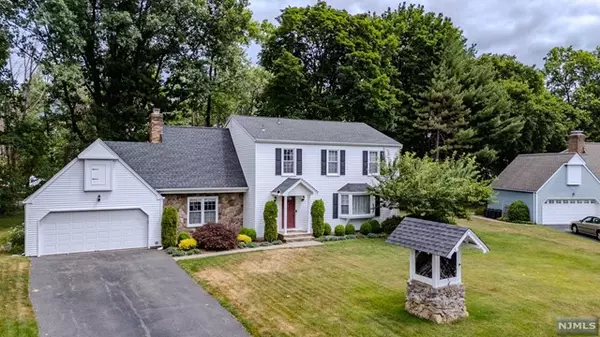 4 Lenape Court, Pequannock Township, NJ 07444