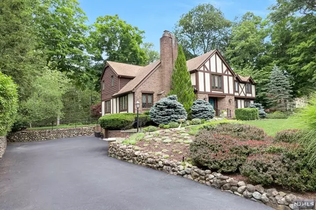 29 Gristmill Lane, Upper Saddle River, NJ 07458