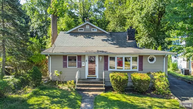 12 Lenape Trail, Wayne, NJ 07470