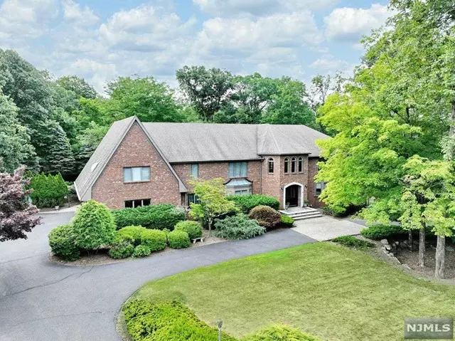 744 High Woods Drive, Franklin Lakes, NJ 07417