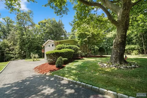 Woodcliff Lake, NJ 07677,23 Cressfield Court