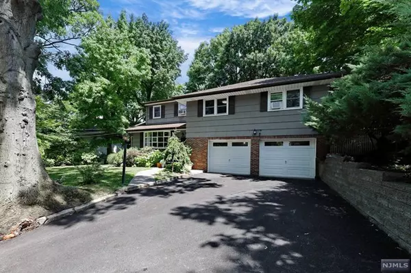 415 Richmond Place,  Leonia,  NJ 07605