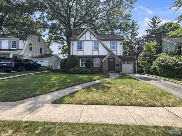 22 Elm Street, Tenafly, NJ 07670