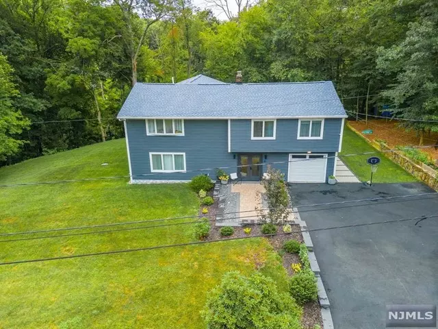 35 Reality Drive, Kinnelon Borough, NJ 07405