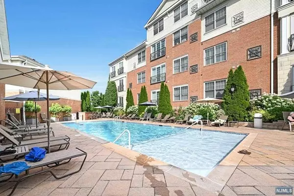 Tenafly, NJ 07670,1104 The Plaza  #1104