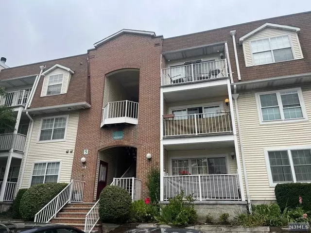 400 Crown Court #582, Edgewater, NJ 07020