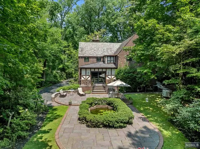 36 Forest Road, Tenafly, NJ 07670