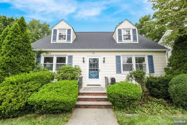 31 Bennett Road, Teaneck, NJ 07666