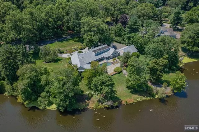 945 Loch Road, Franklin Lakes, NJ 07417