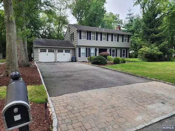 Old Tappan, NJ 07675,17 Arrowhead Road