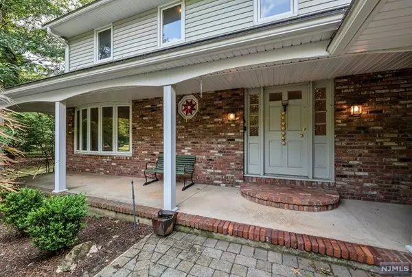 Montvale, NJ 07645,1 Maureen Court