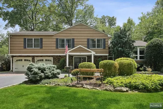 6 Brentwood Drive, Livingston, NJ 07039