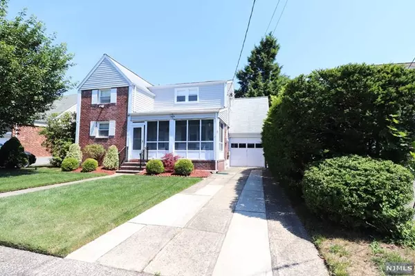 27 Margaret Court, Fair Lawn, NJ 07410