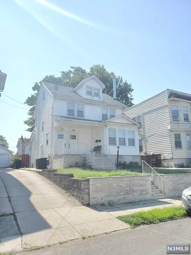 Kearny, NJ 07032,696 Elm Street #2