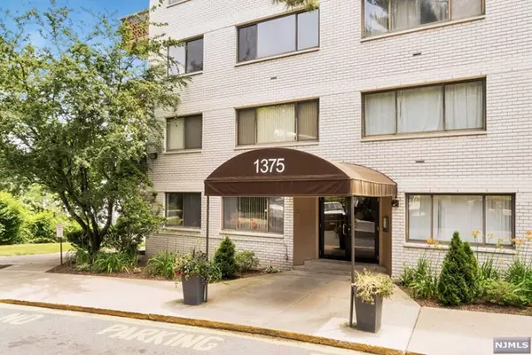 1375 River Road #4D, Edgewater, NJ 07020