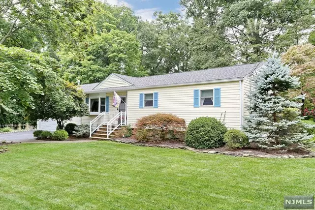 186 Stephen Drive, Park Ridge, NJ 07656