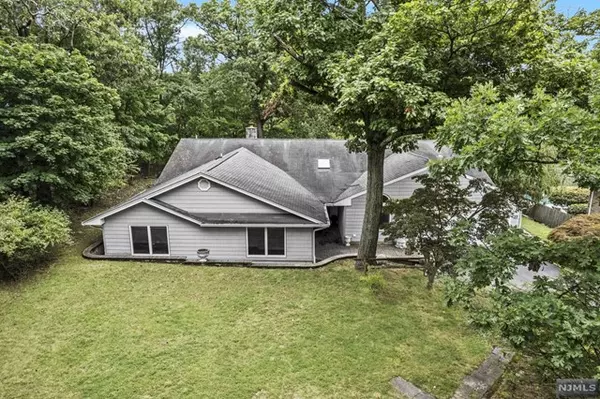 27 Notch Park Road, Little Falls, NJ 07424