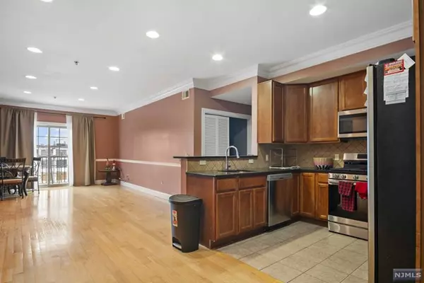 15-19 Tichenor Lane #404, Newark, NJ 07114