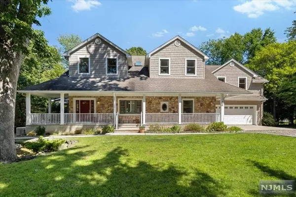 308 Forest Glen Avenue, Franklin Lakes, NJ 07417