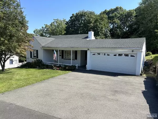 32 Overlook Avenue, North Haledon, NJ 07508