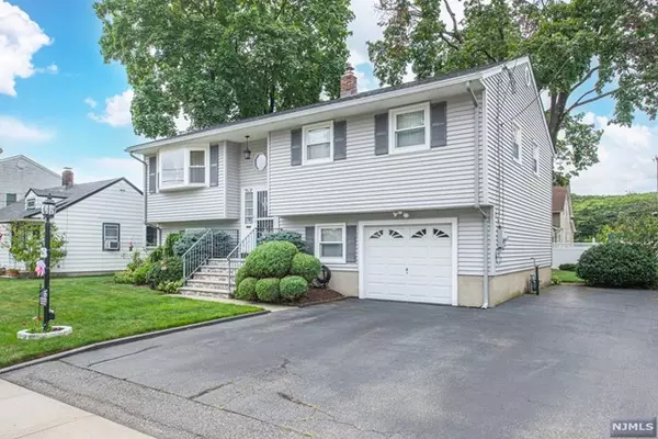 Wanaque, NJ 07420,2B Dickens Place