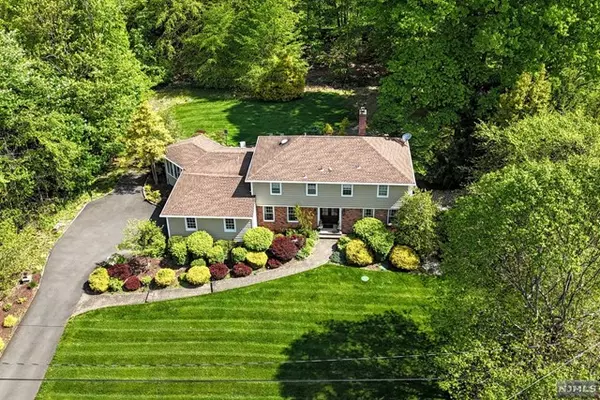 Upper Saddle River, NJ 07458,77 Oak Drive