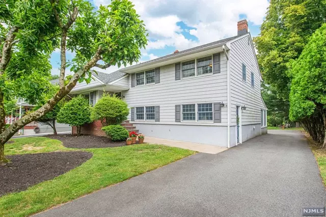 19 Grandview Avenue, North Caldwell, NJ 07006