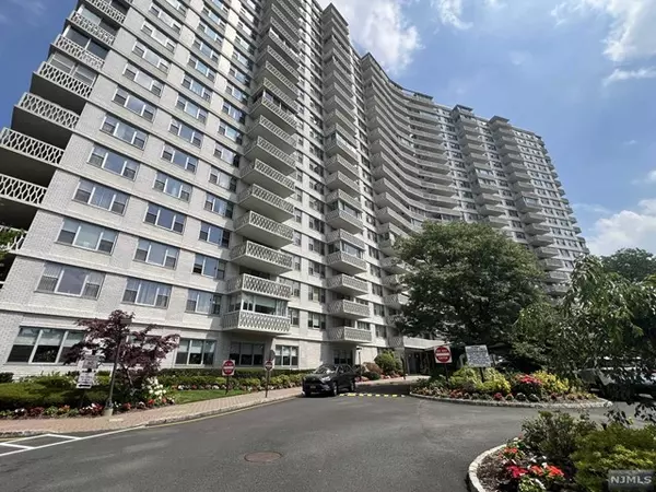 2100 Linwood Avenue #7Y, Fort Lee, NJ 07024