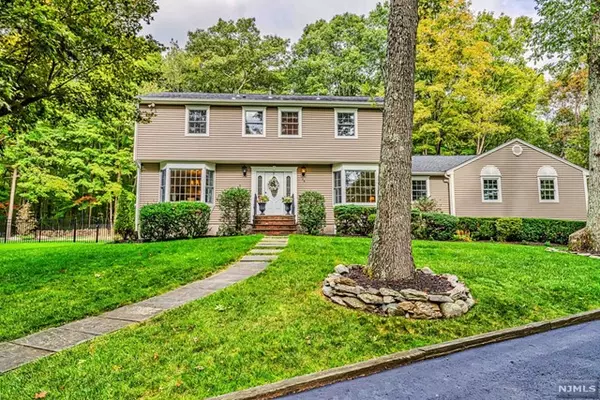 26 Land Of Oaks Drive, West Milford, NJ 07438