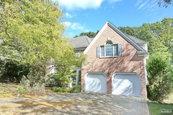 Wyckoff, NJ 07481,616 Bridle Path