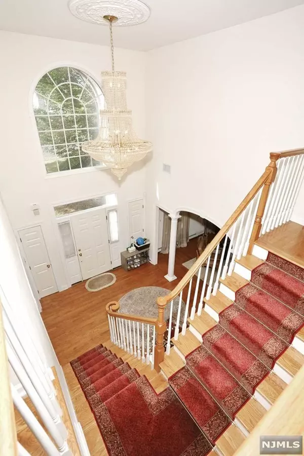 Wyckoff, NJ 07481,616 Bridle Path